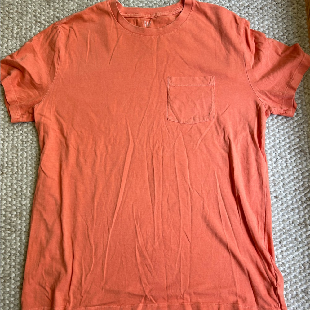 Men’s size Large Gap tshirt
